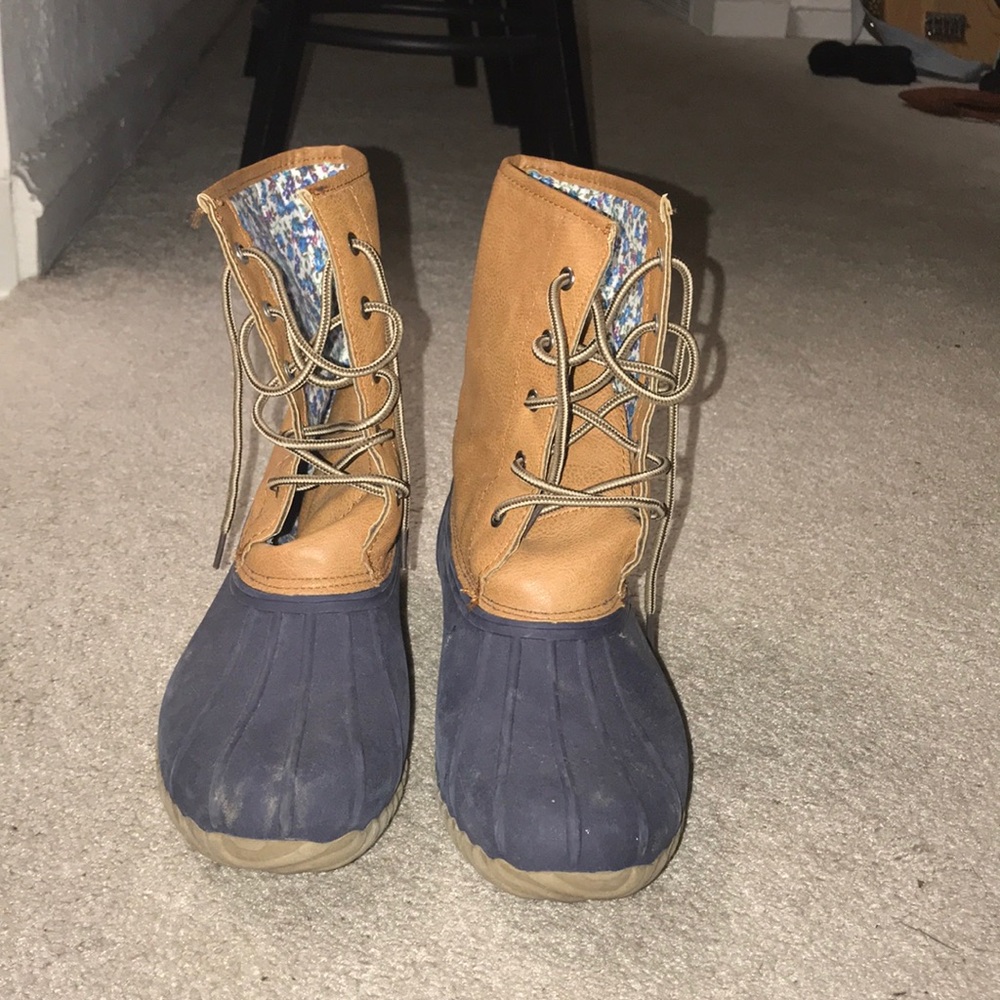 Size 8 heavy duty rainboots